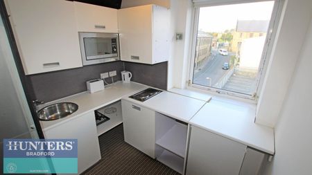 1 bedroom Flat To Let - Photo 5