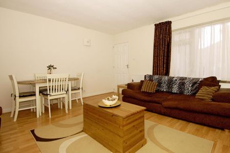 2 bedroom maisonette to rent - Photo 3