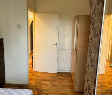 1 bedroom in a house share to rent - Photo 2