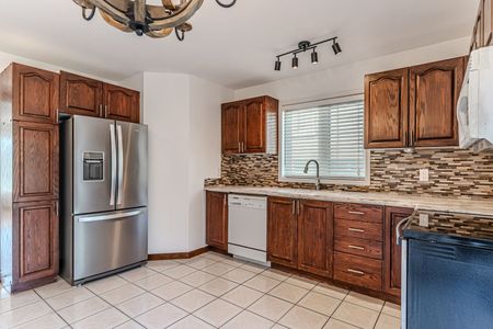 For Lease - 36 Kempenfelt Drive, Barrie, Ontario - Photo 2