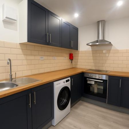 103 Raymond Crescent , GuildfordProperty for lettings - Seymours - Photo 3