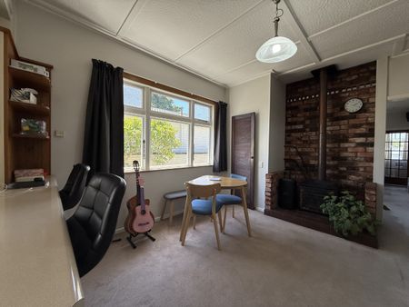 3 Bedroom Family Home in Trentham - Photo 4