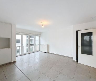 Gerenoveerd twee slaapkamer appartement met zijdelings zeezicht. - Foto 4