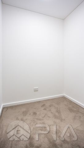 Modern Spacious Two Bedrooms High Level Apartment Available!! - Photo 3