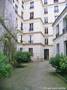 Logement à Paris, Location meublée - Photo 2