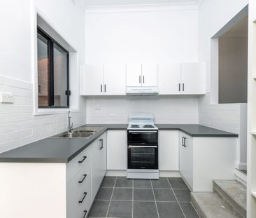 Hidden Gem – Freshly Updated 3 Bedroom Unit in Ultra-Convenient Sho... - Photo 4