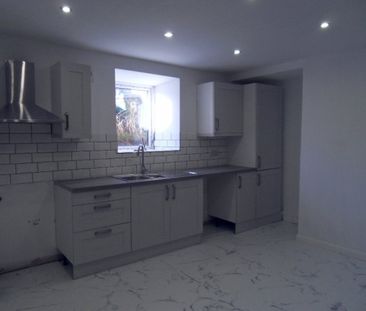 Gelderd Road, Birstall, Batley, WF17 - Photo 3