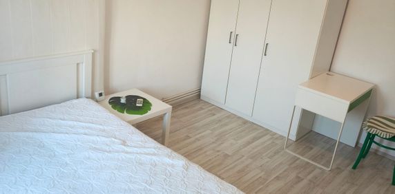 Garsonieră de închiriat î Veteranilor, 34 mp, decomandată - Photo 2