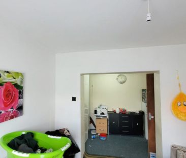 Lansbury Avenue, Edmonton, London N18 - Photo 5