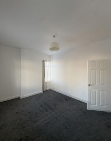 3 bedroom end of terrace house to rent - Photo 2