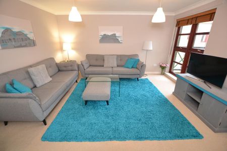 2 bedroom flat to rent - Photo 2