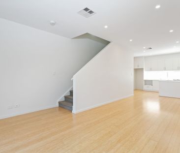 Stylish low maintenance 3 bedroom contemporary home in sought after... - Photo 3