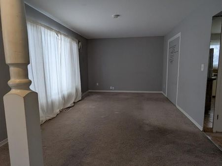 For Lease - 712 Victory Drive Unit# Main, Pickering, Ontario - Photo 2