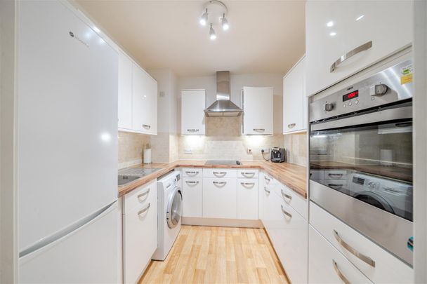 Greenacres Lodge, Warlingham - Photo 1