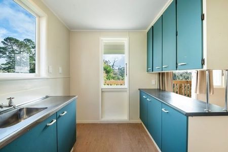 3 Bedrooms in Beach Haven - Photo 2