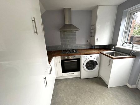 3 bedroom house to rent Belvoir Close, Ilkeston, Derbyshire, DE7 - Photo 4