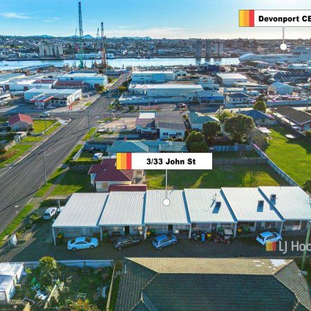 Easy Living in East Devonport - Photo 3