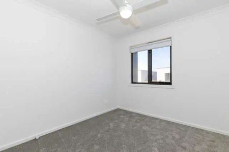 13 Earlwood Way, Wyndham Vale VIC 3024 - Photo 5