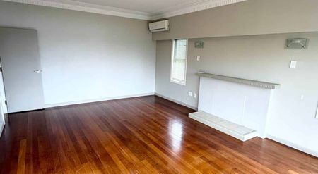 3 Bed 1 Bath with stunning view - Photo 2