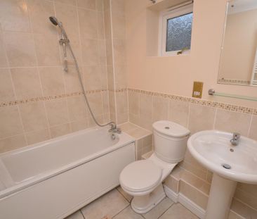 3 bedroom semi-detached house to rent - Photo 6