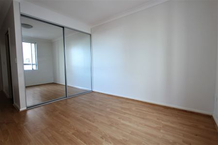 Quality 2 Bedroom Security Apartment - Photo 2