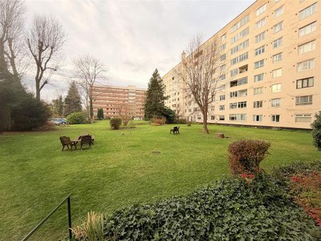 3 bedroom flat to rent - Photo 2