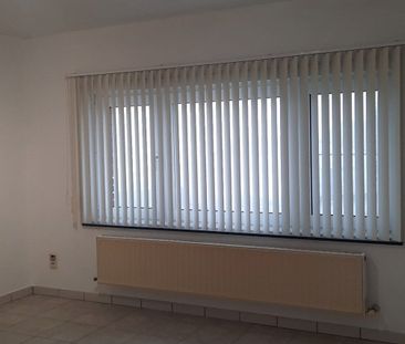 Verzorgd 1-slaapkamerappartement met parkeerplaats te Neeroeteren. - Photo 3