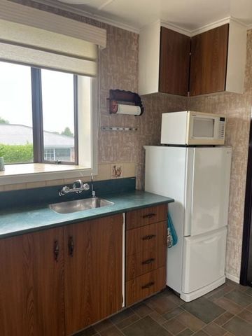 Warm sunny 3-bedroom home with views - Photo 4