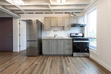 For Lease - 433 Barton Street Unit# 302, Hamilton, Ontario - Photo 2