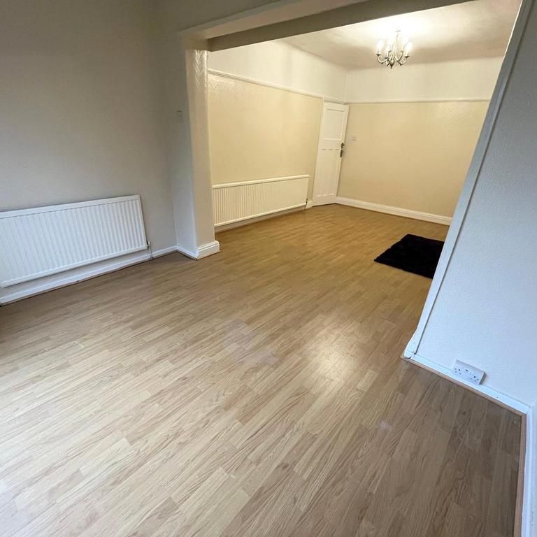 3 bedroom semi-detached house to rent - Photo 1