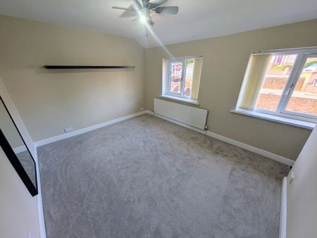 A 3 Bedroom Semi-Detached - Photo 4