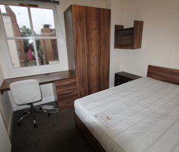 4 bedroom flat to rent - Photo 1