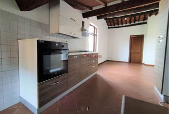 Caratteristica mansarda arredata di sola cucina!