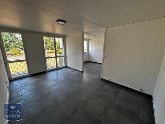 Location Appartement 4 pièces 69m² CHOLET 49300 - Photo 1