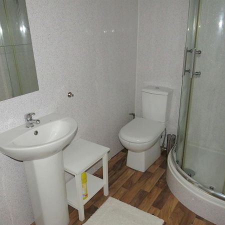 1 bedroom Flat To Let - Photo 4