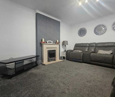 Acacia Avenue - Photo 5