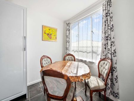 Spacious 3-Bed Home in Claremont - Photo 3