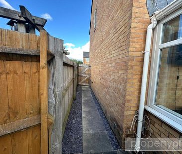 2 bedroom end of terrace house to rent - Photo 2