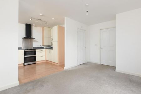 3 bedroom semi-detached house to rent - Photo 2