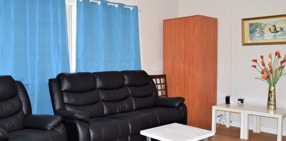 Nice home at convenient location! - Photo 2