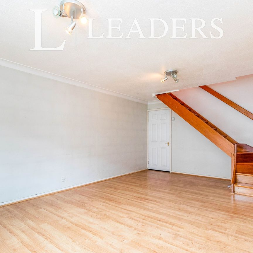 2 bedroom end of terrace to rent Delaporte Close - Photo 1