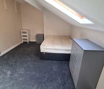 3 Bed - 5 Quarry Mount Place, Woodhouse, Leeds - LS6 2JE - Student - Photo 2
