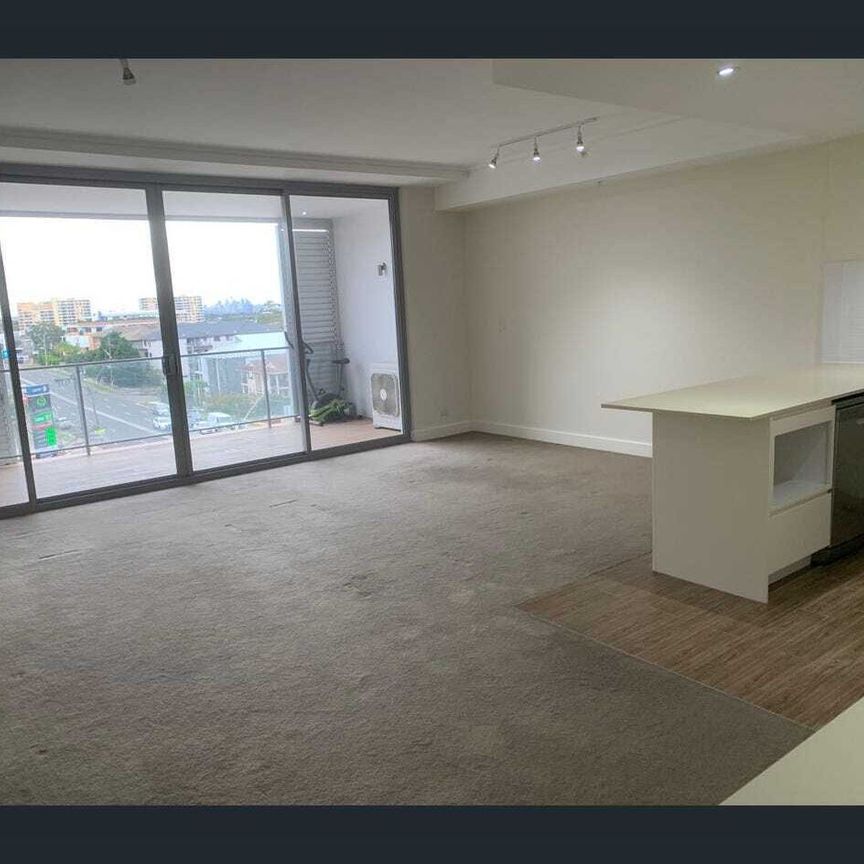 Contemporary Lifestyle split level penthouse apartment - Photo 1