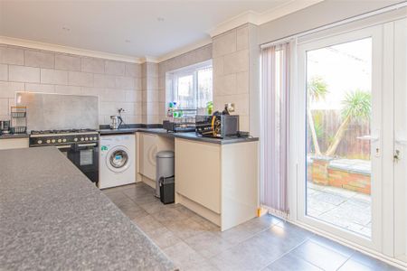 3 bed House To Let - Photo 5