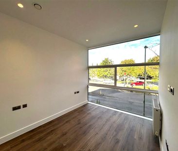 Sheila House, Fleet, Hampshire, GU51 - Photo 4