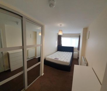 1 bedroom in a house share to rent - Photo 2