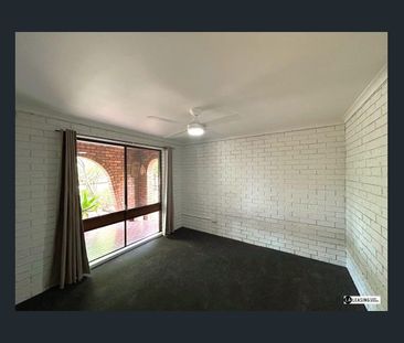 1 BEDROOM APARTMENT WITH UTILITIES INCLUDED! - Photo 4