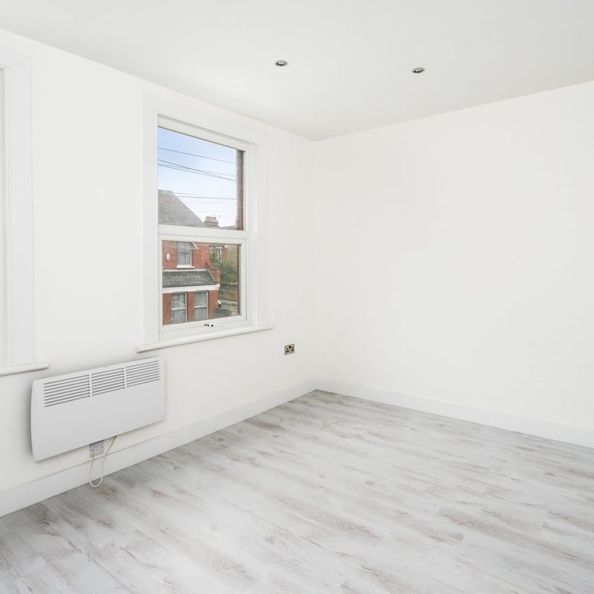 2 Bed Flat, Oulton Road, N15 - Photo 1