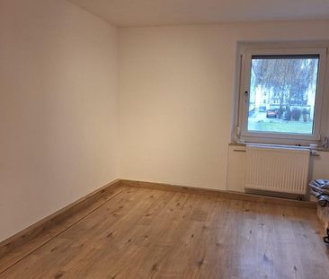 Helle 2 Zimmer Erdgeschosswohnung mit Einbauküche - Foto 1