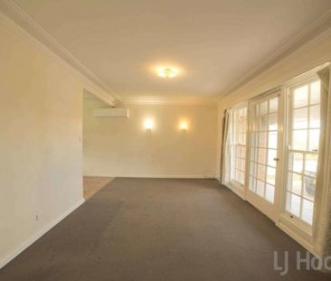 BRICK VENEER SPACIOUS HOME CLOSE TO CBD - Photo 3